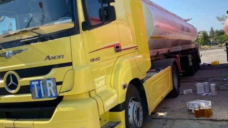 Adana'da 2 tırdan 300 bin liralık kaçak akaryakıt çıktı