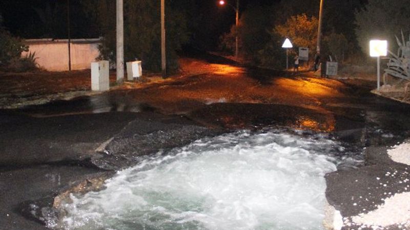 Muğla'da ev ve iş yerlerini su bastı