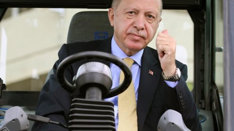 Cumhurbaşkanı Erdoğan, milli iş makinasını test etti