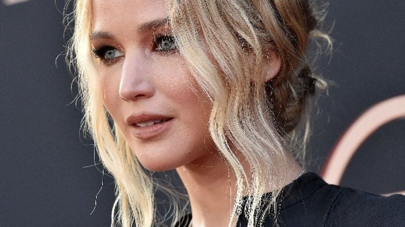 Jennifer Lawrence, sattığı evden zarar etti