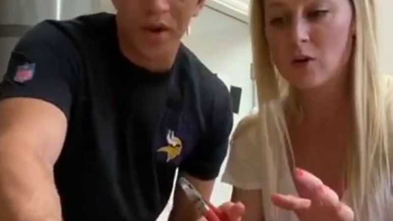 Eşine zımba şakası yapan adam