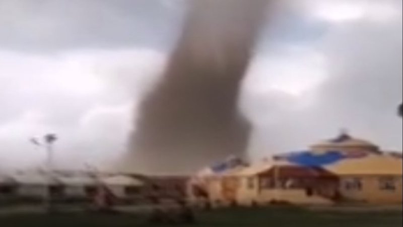 Çin’in kuzeyinde dev hortum meydana geldi