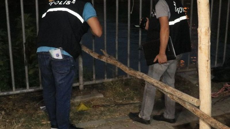 Adana'da ağabey ve kardeş birbirlerini bıçakladı