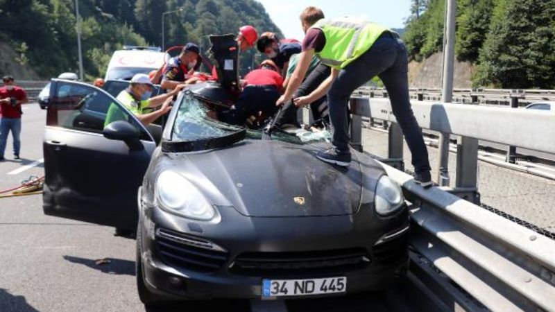 Bolu'da cip tıra çarptı, sürücü 45 dakikada kurtarıldı
