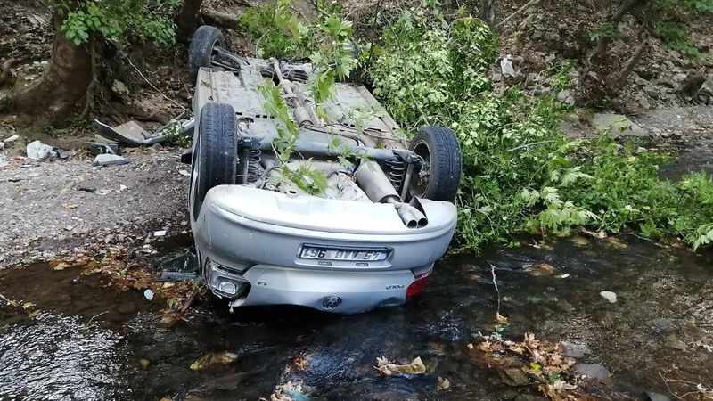 Manisa'da otomobil dere yatağına düştü: 1 ölü