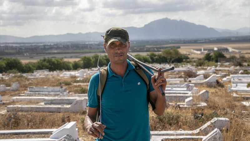 Tunuslu yılan avcısının iş aşkı