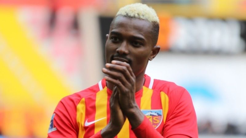 Beşiktaş ve Galatasaray'ın Mensah teklifi