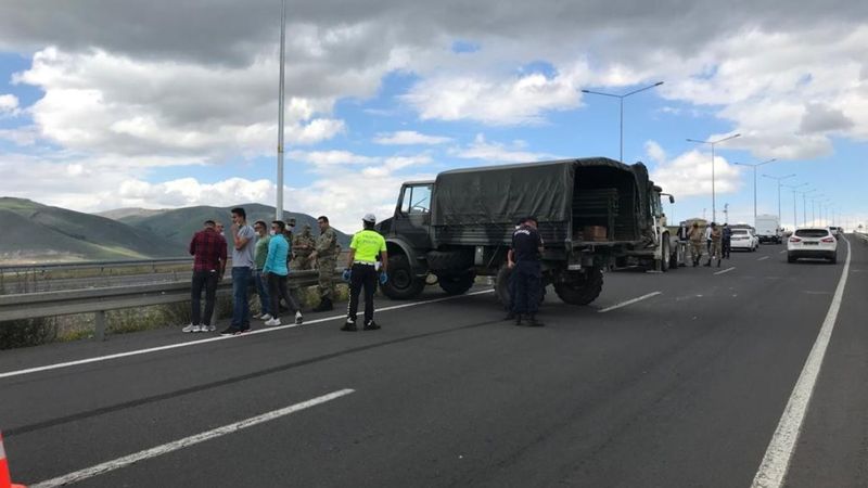 Ardahan'da askeri araç kaza yaptı: 5 yaralı