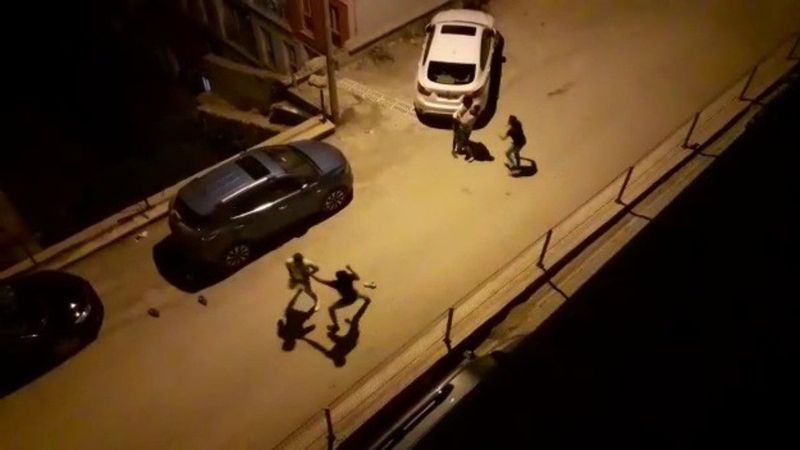 Karabük'te sokak ortasında kavga ettiler