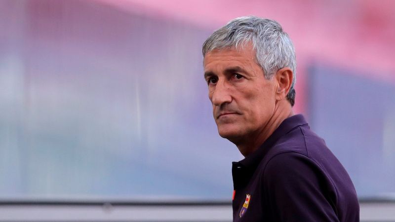 Barcelona Quique Setien'in görevine son verdi