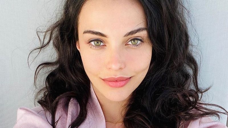 Tuvana Türkay’dan kas şov