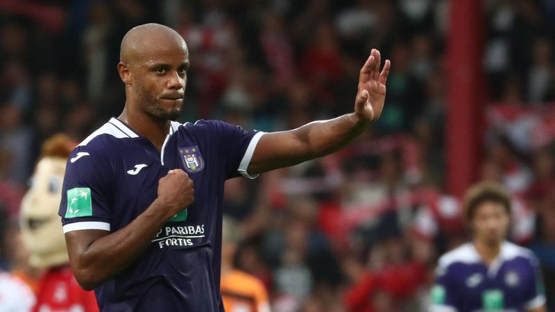 Kompany futbolu bıraktı, teknik direktör oldu