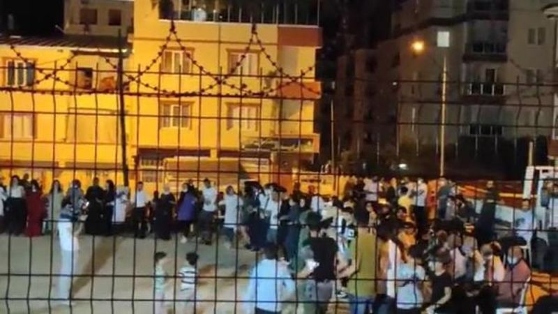 Bursa'daki kına gecesinde koronavirüs tedbirleri unutuldu