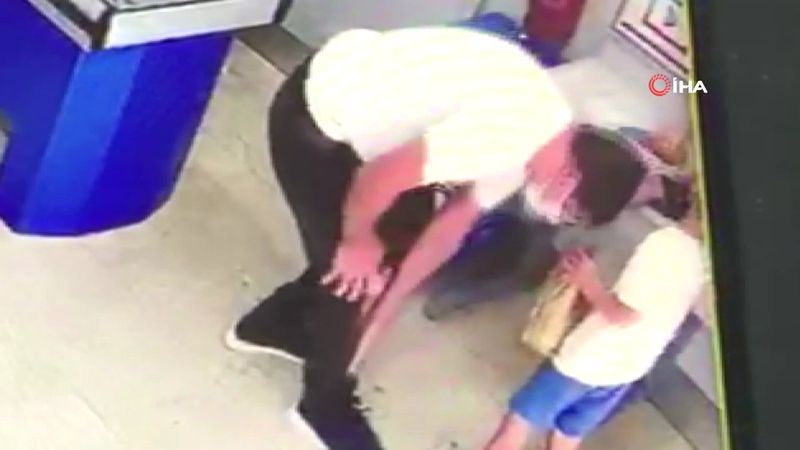 Bağcılar'da yere düşen parayı çaktırmadan alırken görüldü