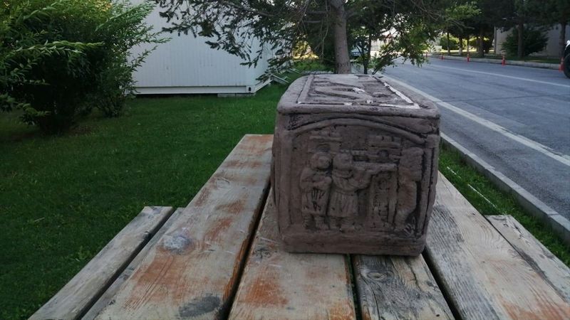 Erzincan'da tarihi lahit mezar ele geçirildi