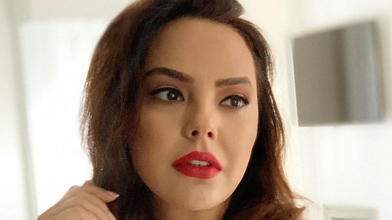 Ebru Gündeş, atını sattı