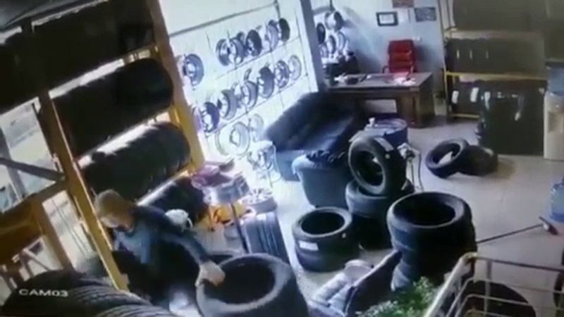 İstanbul'da 50 bin TL'lik lastik hırsızlığı kamerada