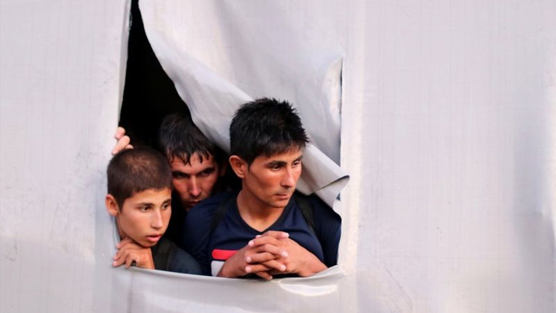 Samsun'da bir tırın dorsesinde 165 düzensiz göçmen yakalandı