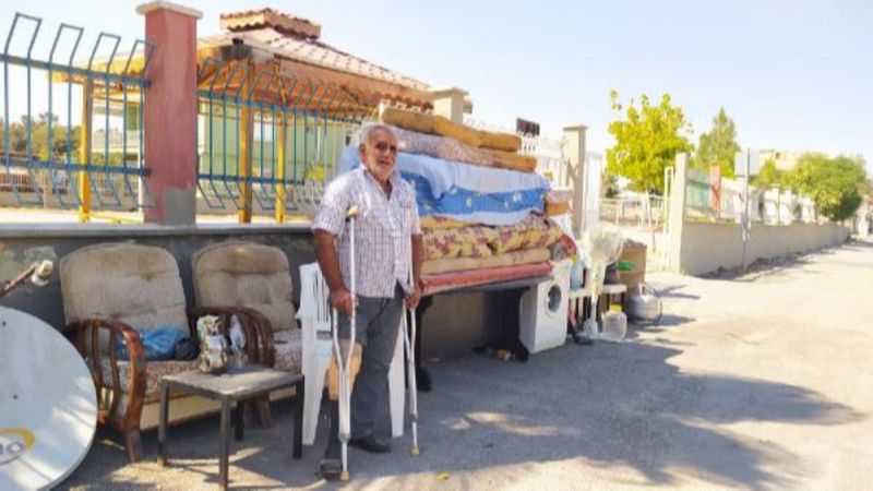 Mersin'de evden çıkarılan vatandaş sokakta kaldı