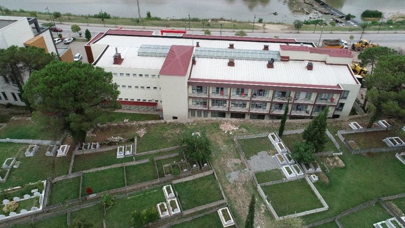 Ordu'da mezarlık manzaralı huzurevi