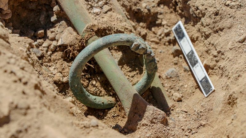 Van'daki kazılarda çocuk iskeleti bulundu