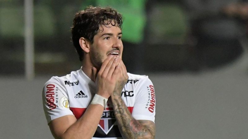 Pato, Sao Paulo'ya veda etti