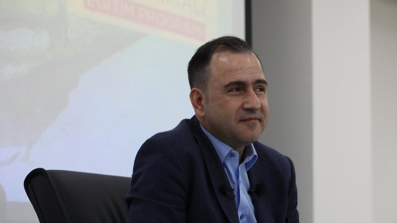 FOX TV'de Fatih Portakal'ın yerine Selçuk Tepeli geçti