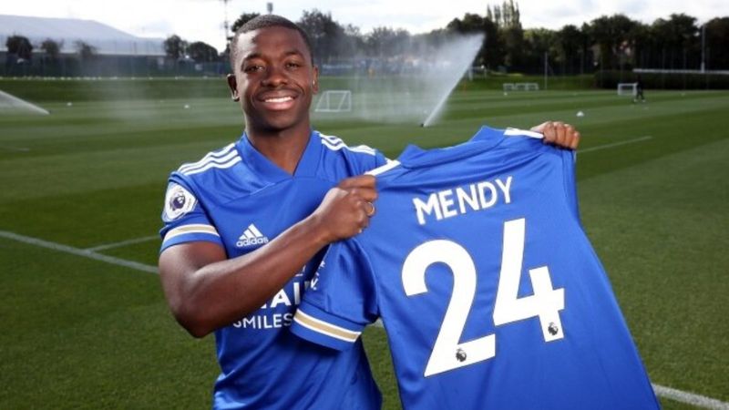 Leicester City, Mendy ile sözleşme imzaladı