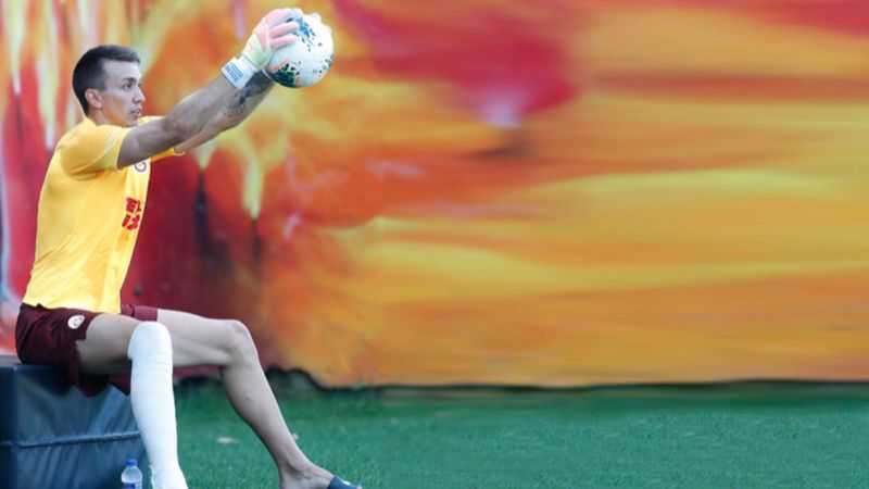 Muslera ligin ilk yarısında yok