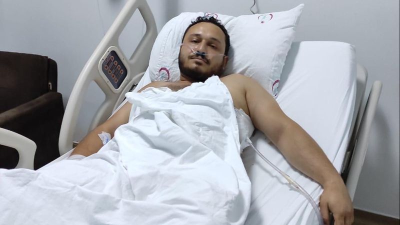 İzmit'te dayak yiyen kadına yardım etmek isterken bıçaklandı