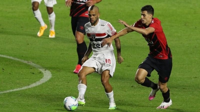 Dani Alves ameliyat oldu