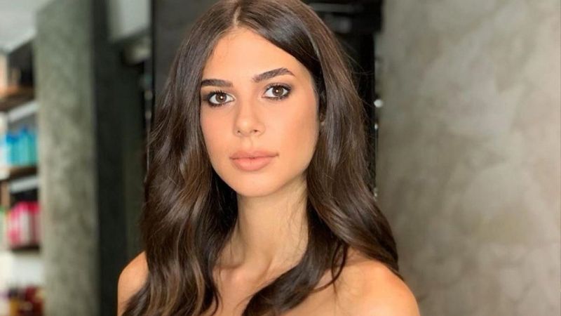 Deren Talu'nun bikinili tatil pozu