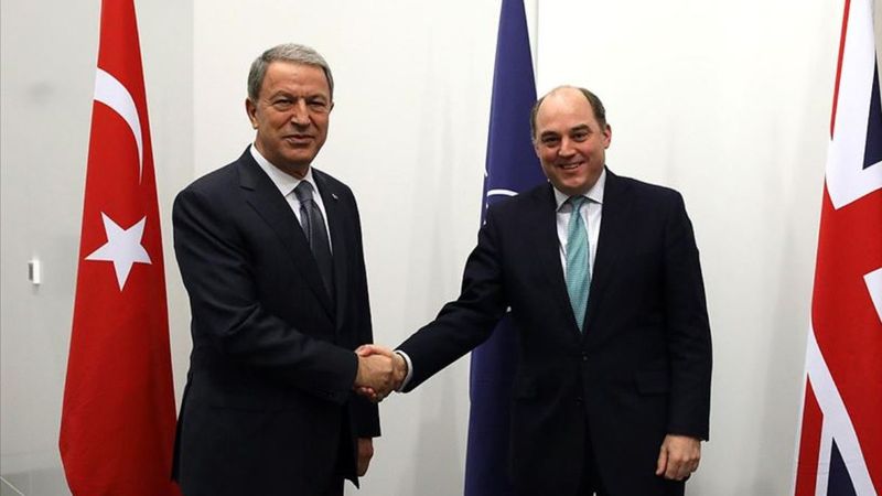 Hulusi Akar, İngiltere Savunma Bakanı Wallace'la görüştü