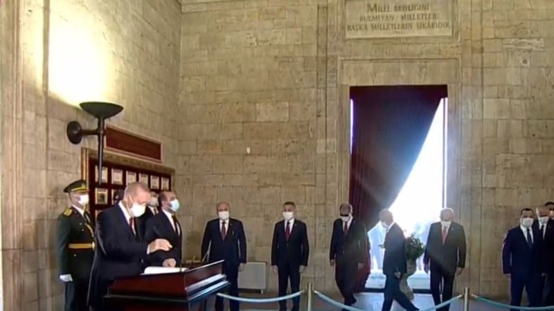 Cumhurbaşkanı Recep Tayyip Erdoğan Anıtkabir'de