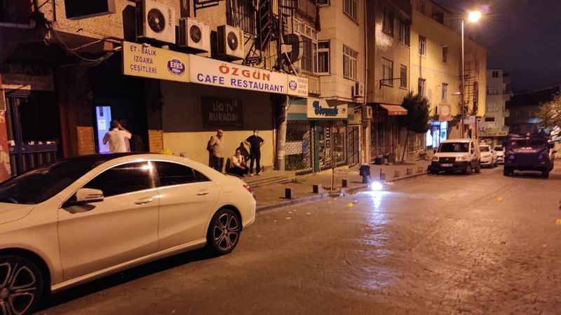 Beyoğlu'nda bir iş yeri ve araca silahlı saldırı düzenlendi