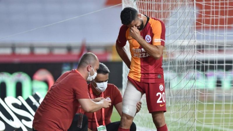 Emre Akbaba, Fenerbahçe derbisine yetişemiyor