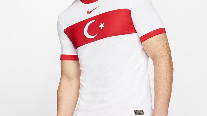 A Milli Takım'ın yeni formaları tanıtıldı