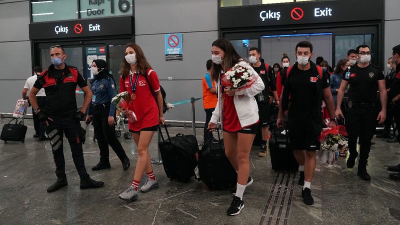 Avrupa Şampiyonu milliler yurda döndü