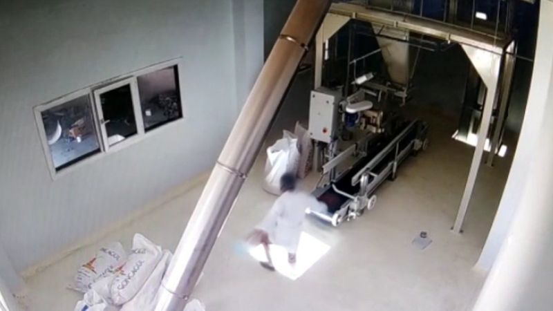 Mersin'de 6 metreden boşluğa düşünce hayatını kaybetti