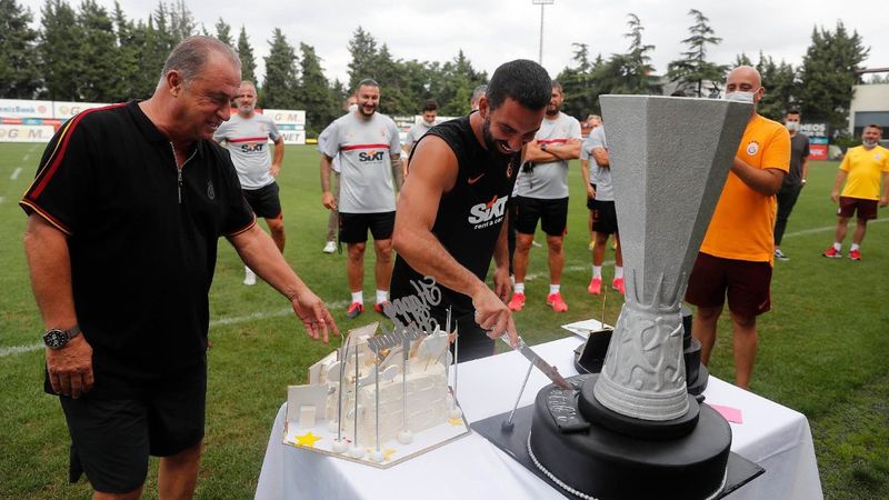 FIFA ve UEFA, Fatih Terim'in doğum gününü kutladı