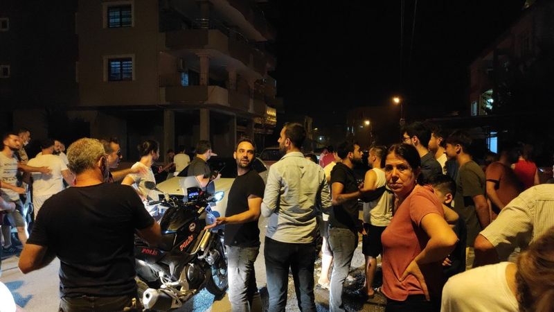 Hatay'da kayıp zannedilen çocuk kanepenin arkasında çıktı