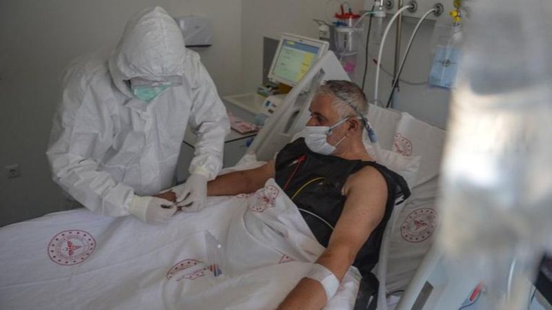 Salgından etkilenip çalışamayan sağlıkçıların maaşında kesinti olmayacak