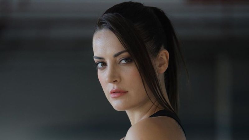 İrem Sak kimdir, kaç yaşında ve nereli? İrem Sak'ın oynadığı diziler ve filmler neler? İrem Sak'ın hayatı