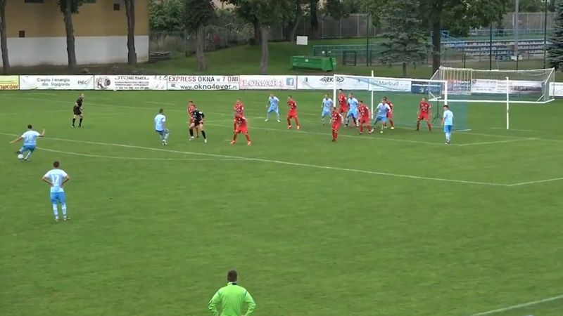 Polonya 2. Ligi'nde garip frikik taktiği