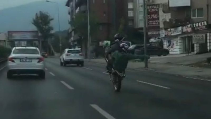 Bursa'da tek teker üzerinde giden motosikletliye ceza