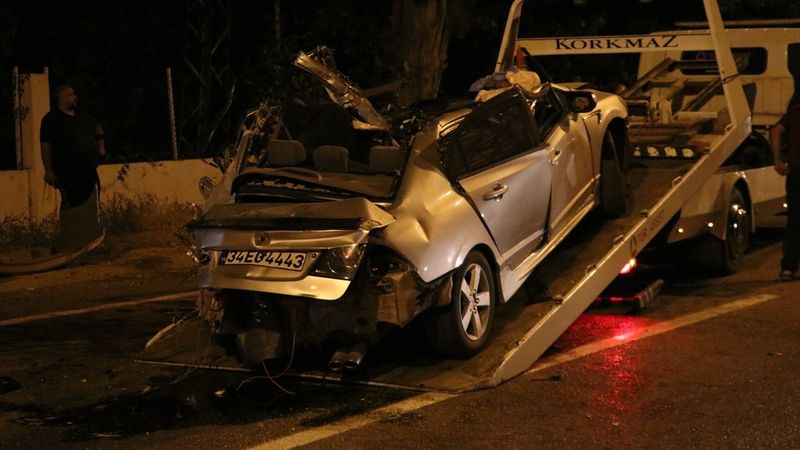İzmir'de kaza: 2 ölü 2 yaralı