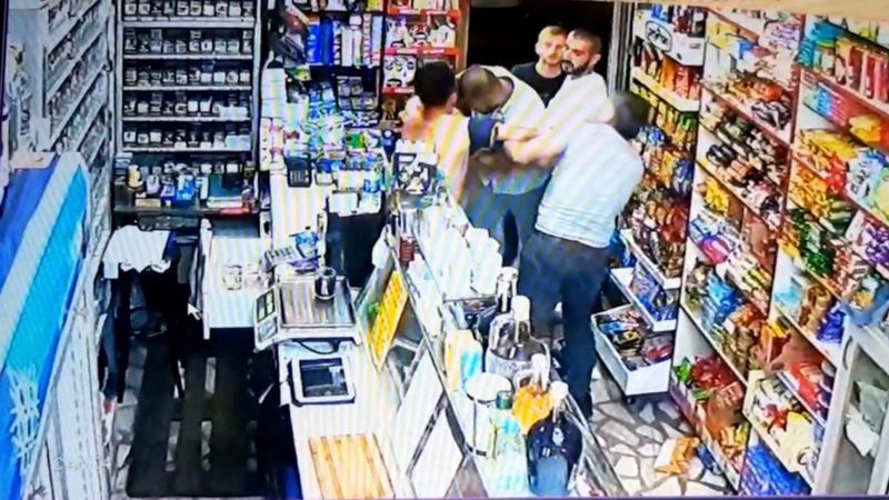 İstanbul'da market soyan gaspçıya meydan dayağı attılar: O anlar kamerada