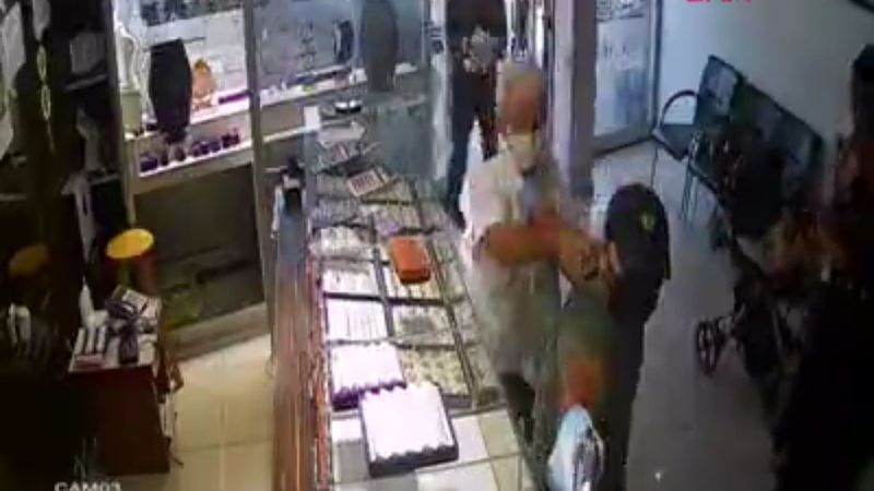 Adana'da kuyumcuyu soyan arkadaşlarına paten ve elbise getiren şahıs ortaya çıktı