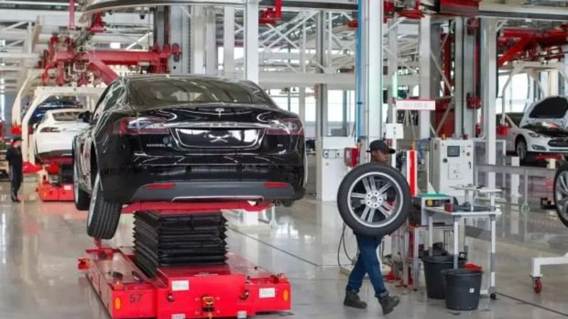Tesla'nın Çin'de ürettiği otomobiller Avrupa yolculuğuna başlıyor