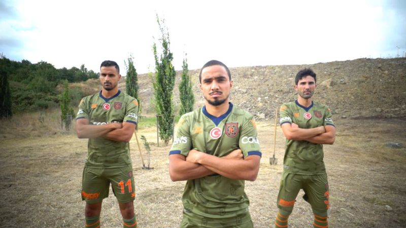 Başakşehir'den 'doğa konseptli' yeşil forma